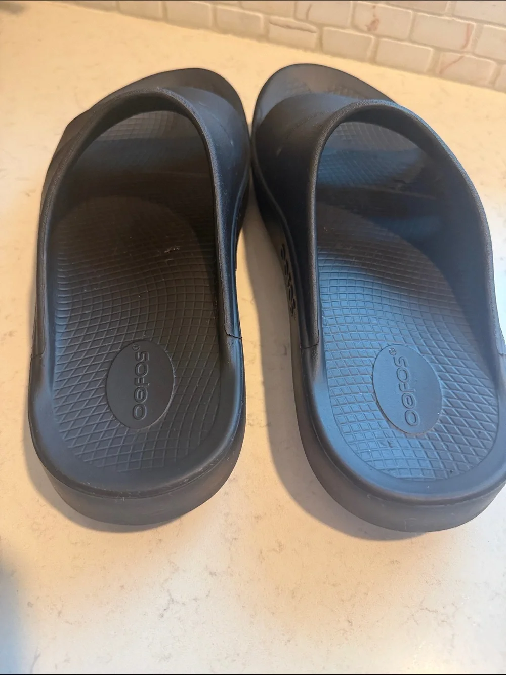 OOFOS Men's Black Recovery Sandals
